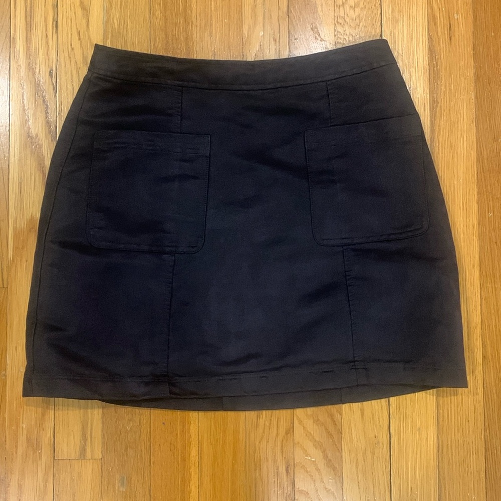 Old Navy Black Mini Skirt w/ Zipper and Pockets, Size 6